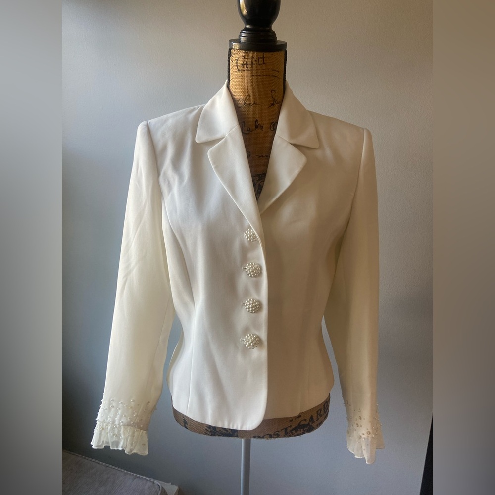 Morgan Miller Sz 8 White Blazer with Pearl Accents